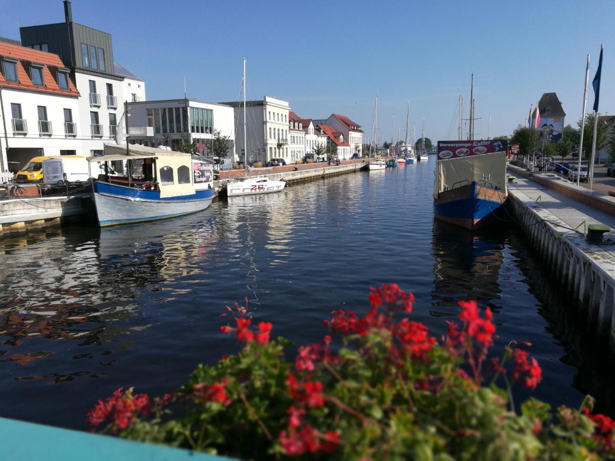 Fewo "Hafenblick" Ueckermunde Luaran gambar