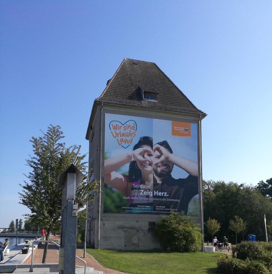 Fewo "Hafenblick" Ueckermunde Luaran gambar