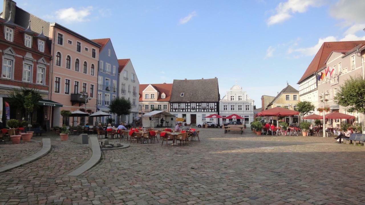 Fewo "Hafenblick" Ueckermunde Luaran gambar